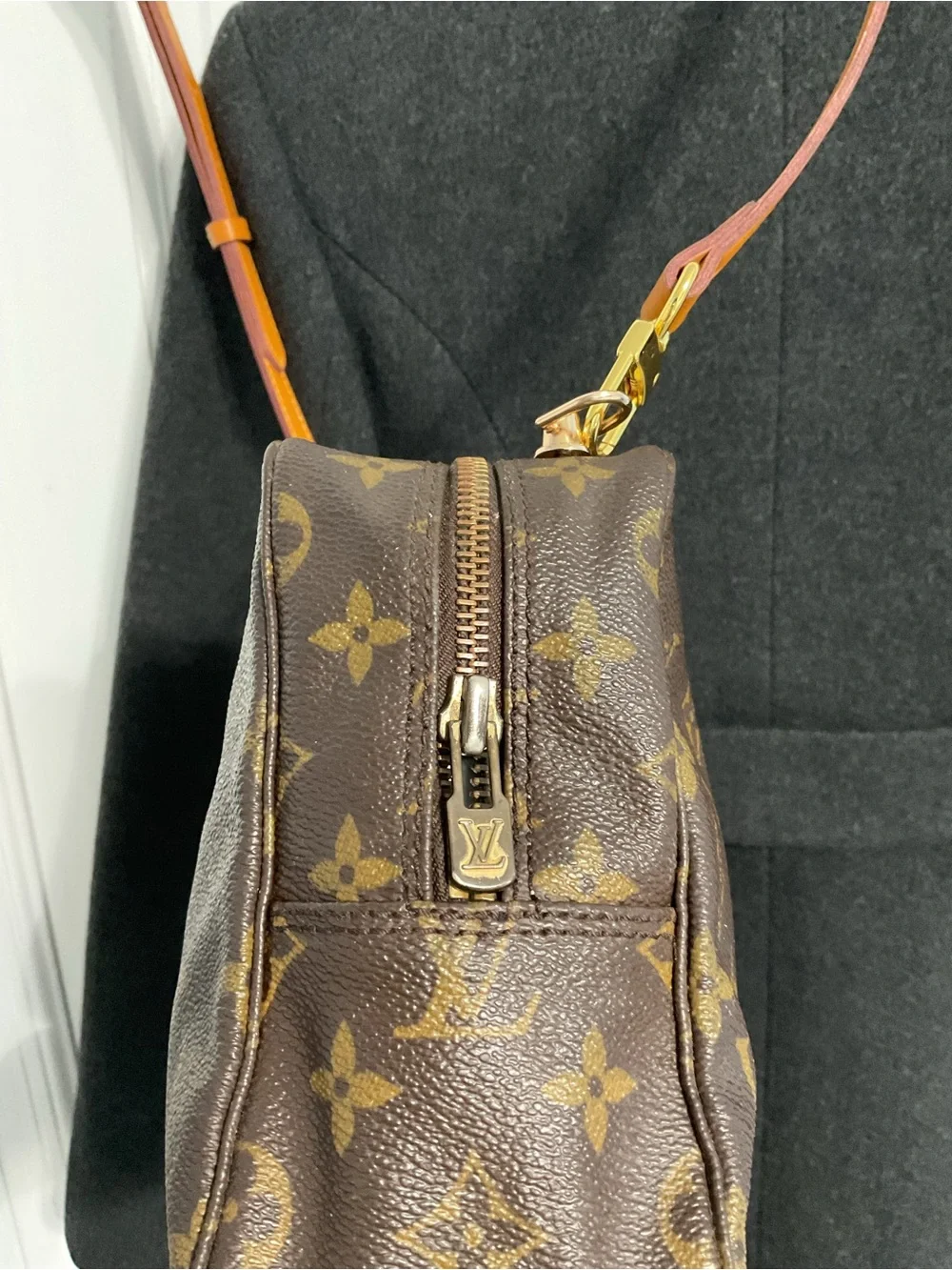 ✅LV TROUSSE 28 CLUTCH 862TH
AUTHENTIC LOUIS VUITTON - Picture 12 of 13